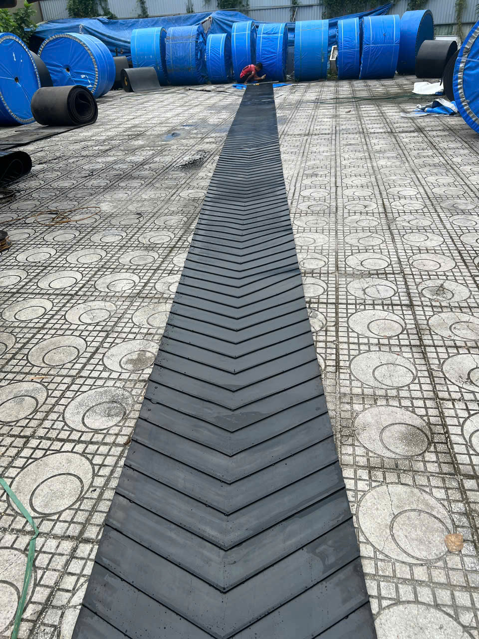 Hình ảnh thi công băng tải thực tế - Băng Tải Tín Phát - Công Ty Cổ Phần Thiết Bị Vật Tư Tín Phát